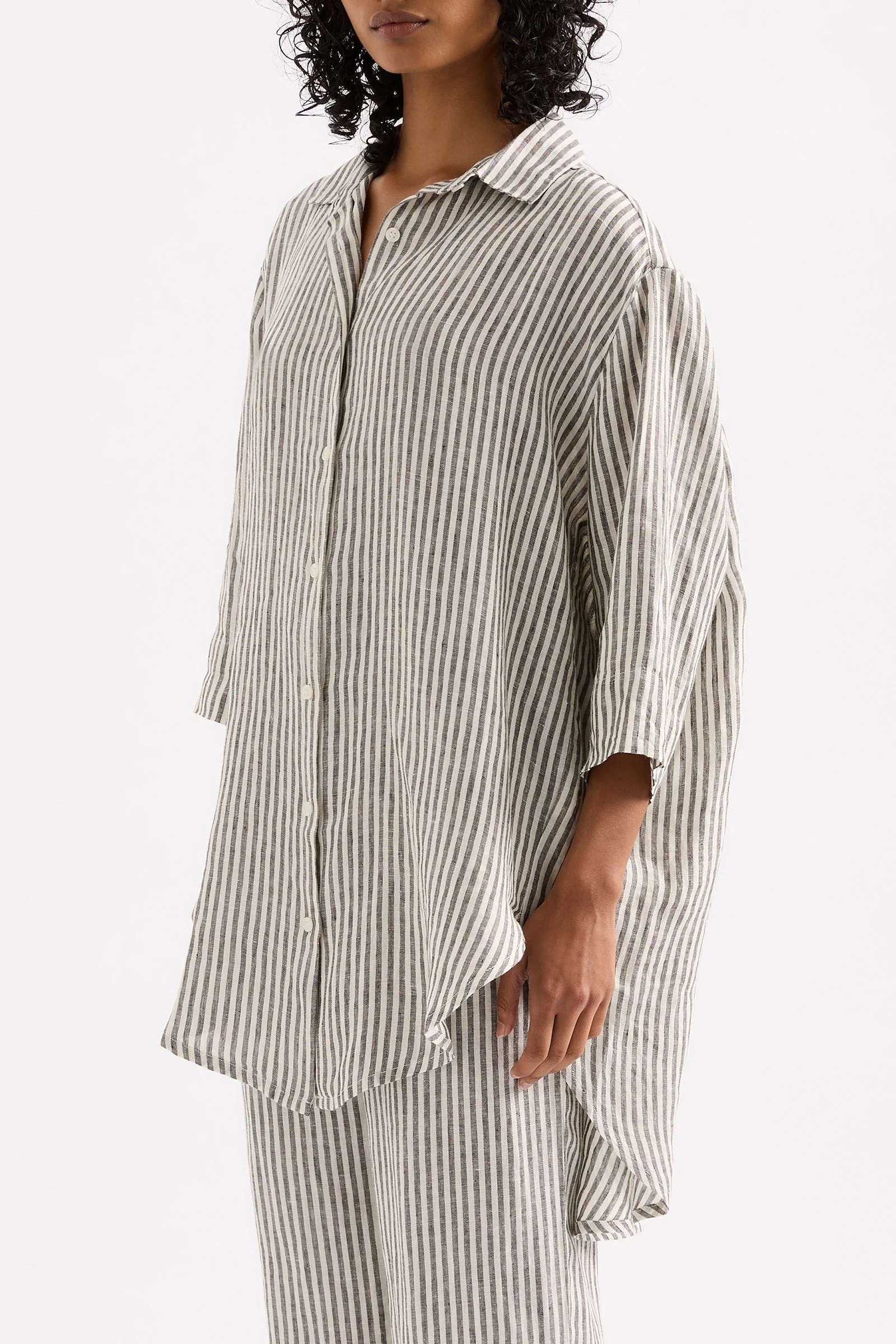 LOUNGE STRIPE LINEN LONGLINE SHIRT - Image 3